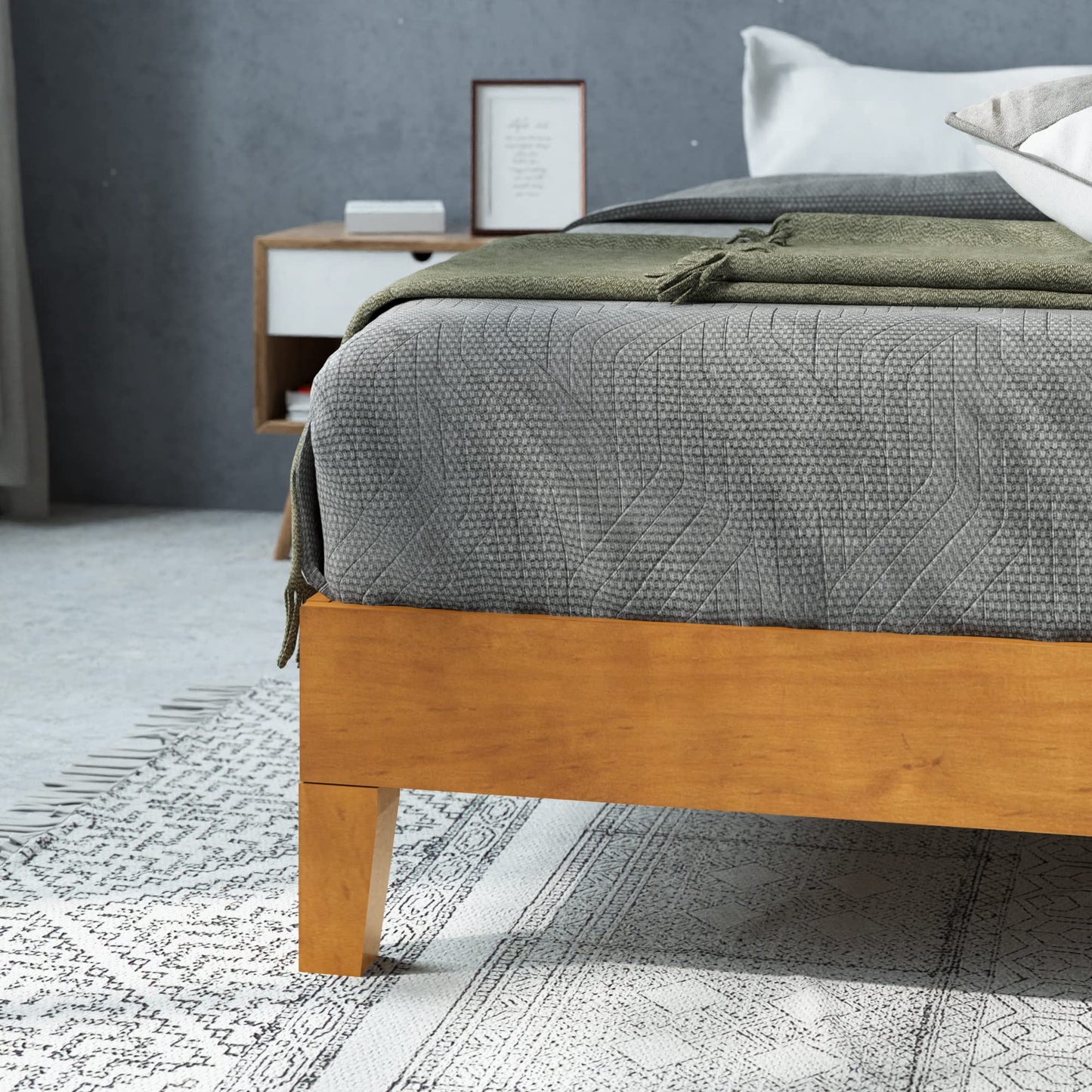 ZINUS Vivek Wood Platform Bed Frame with Headboard Queen