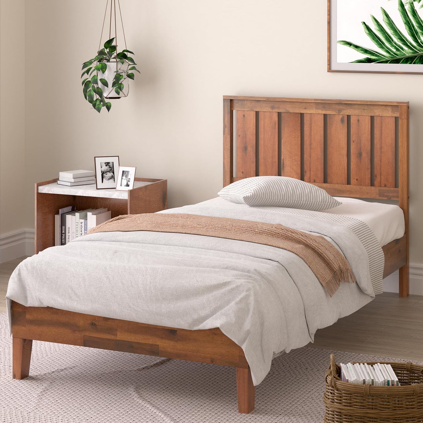 ZINUS Vivek Wood Platform Bed Frame with Headboard Queen