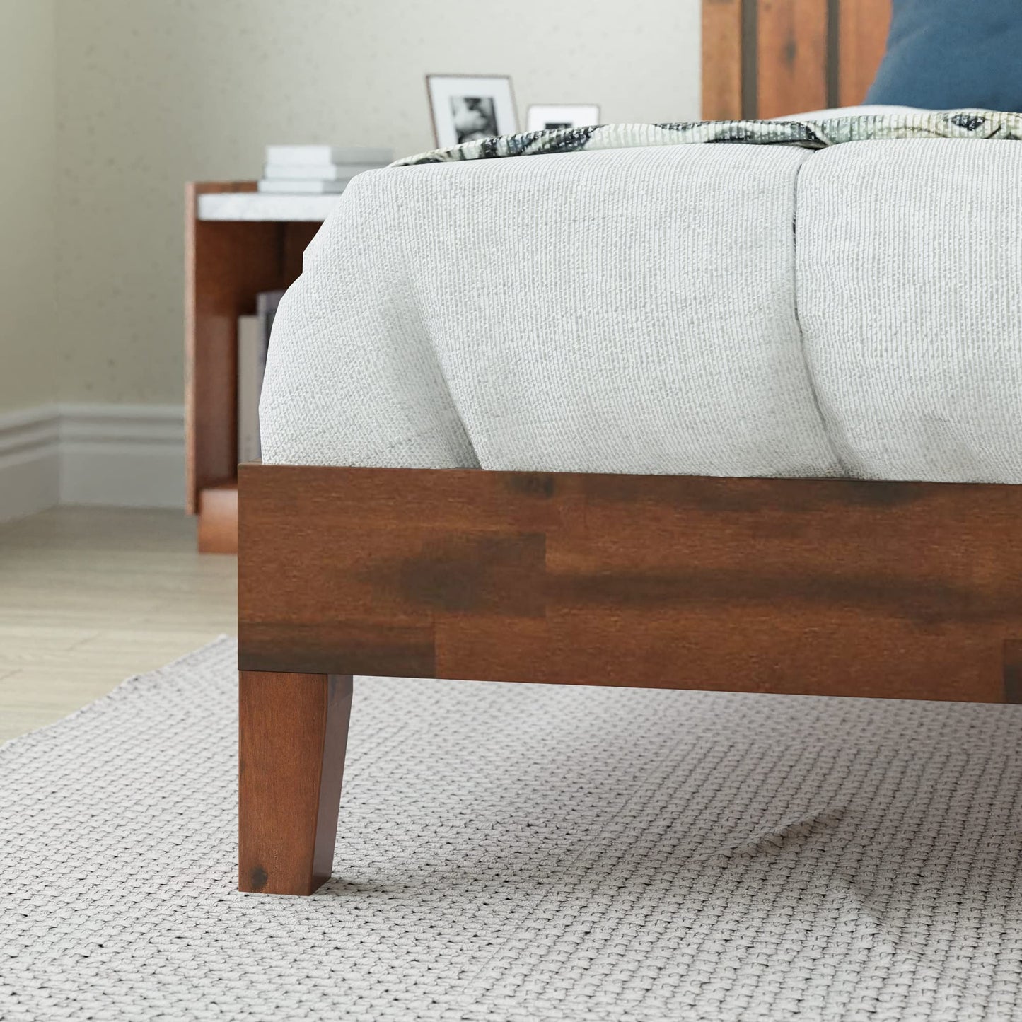 ZINUS Vivek Wood Platform Bed Frame with Headboard Queen