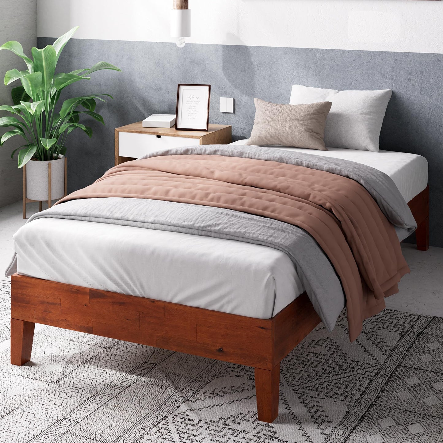 ZINUS Vivek Wood Platform Bed Frame with Headboard Queen