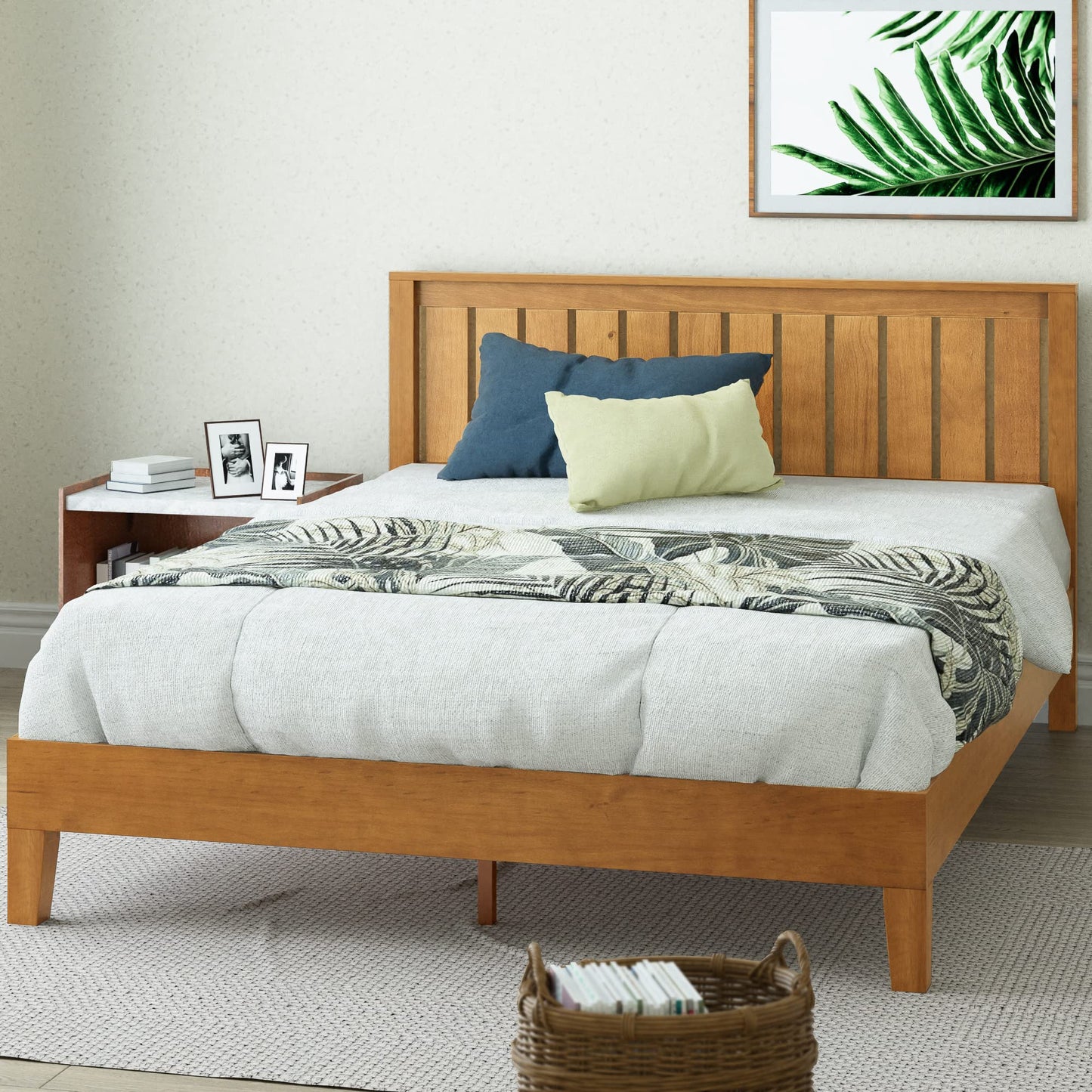 ZINUS Vivek Wood Platform Bed Frame with Headboard Queen